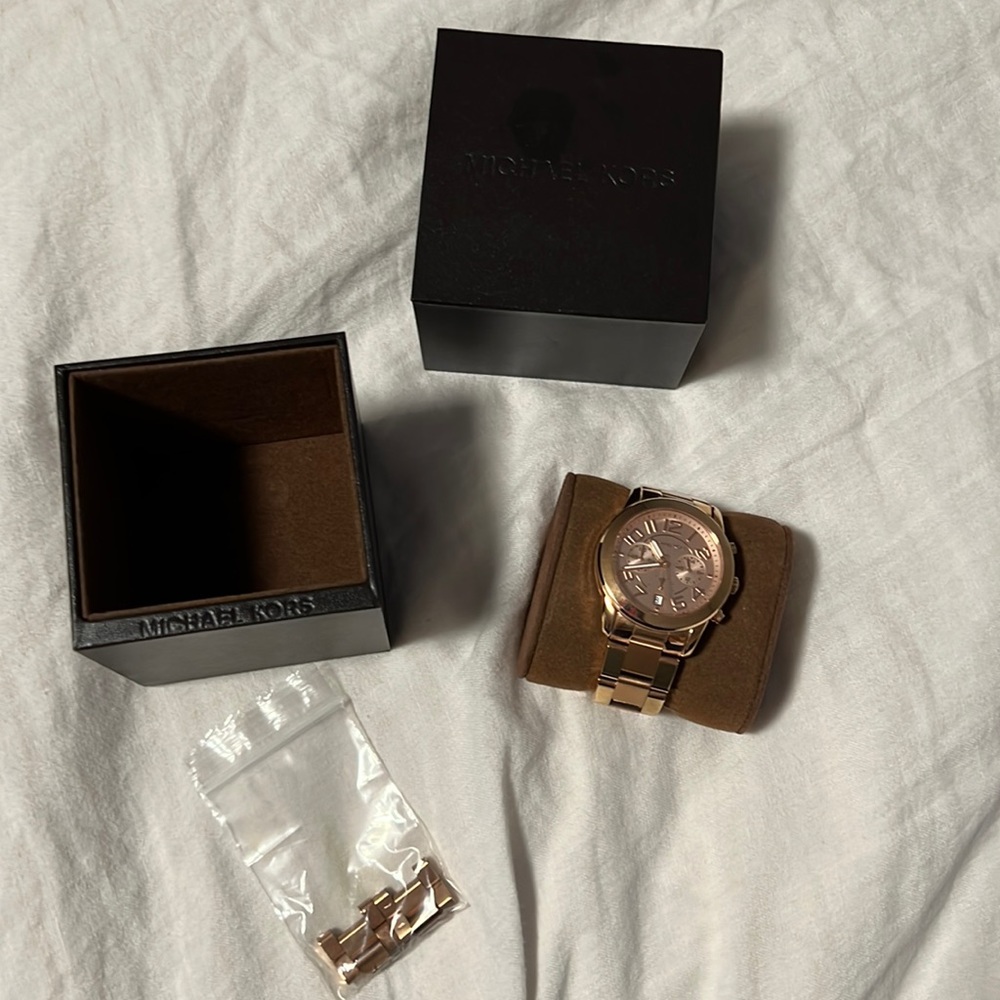 Oversized Michael Kors rose gold watch